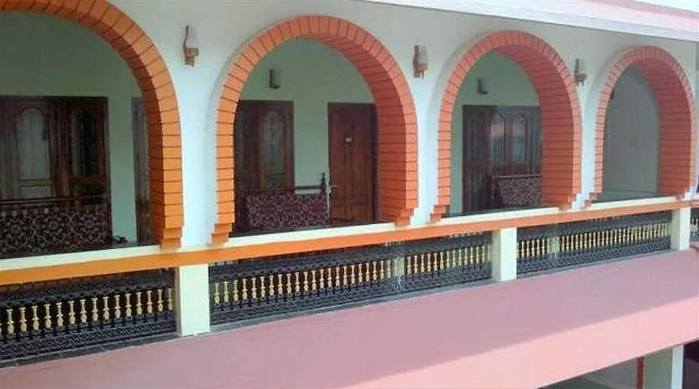 Beach Florra Inn Ковалам