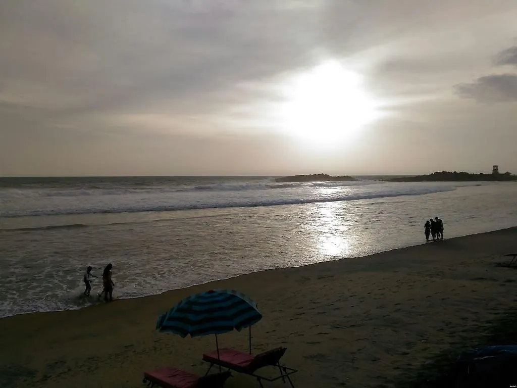 Beach Florra Inn Ковалам